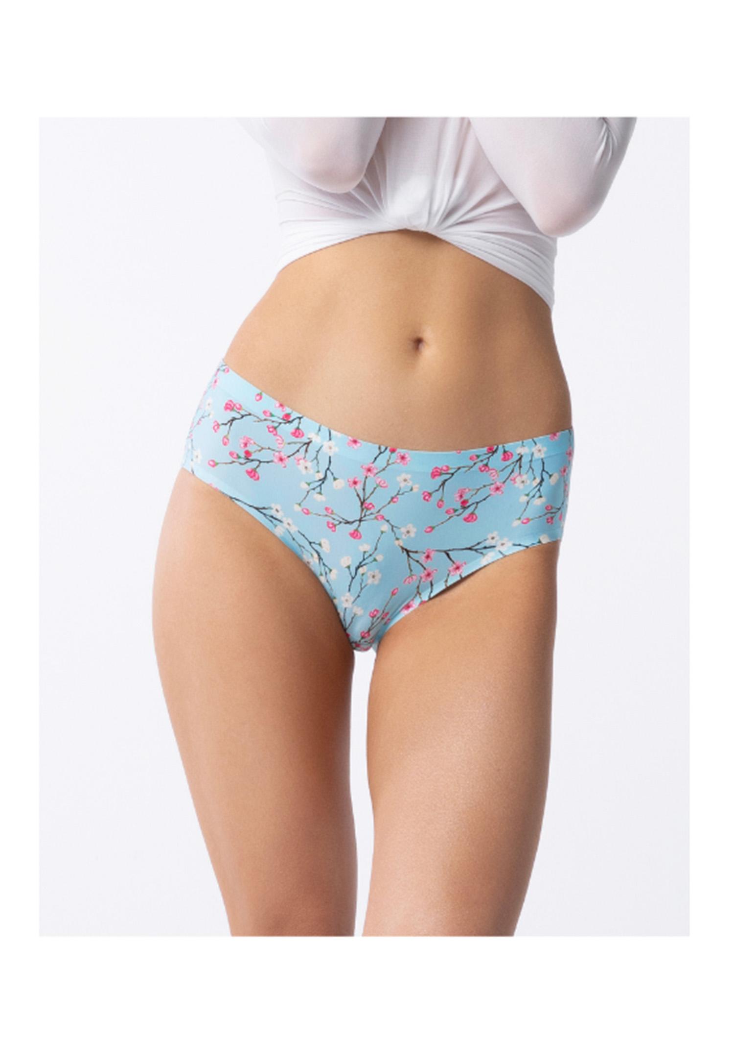 Figi damskie bezszwowe o klasycznym kroju w wiosenne wzory i kolory Sakura Simple Classic Julimex BŁĘKITNY S