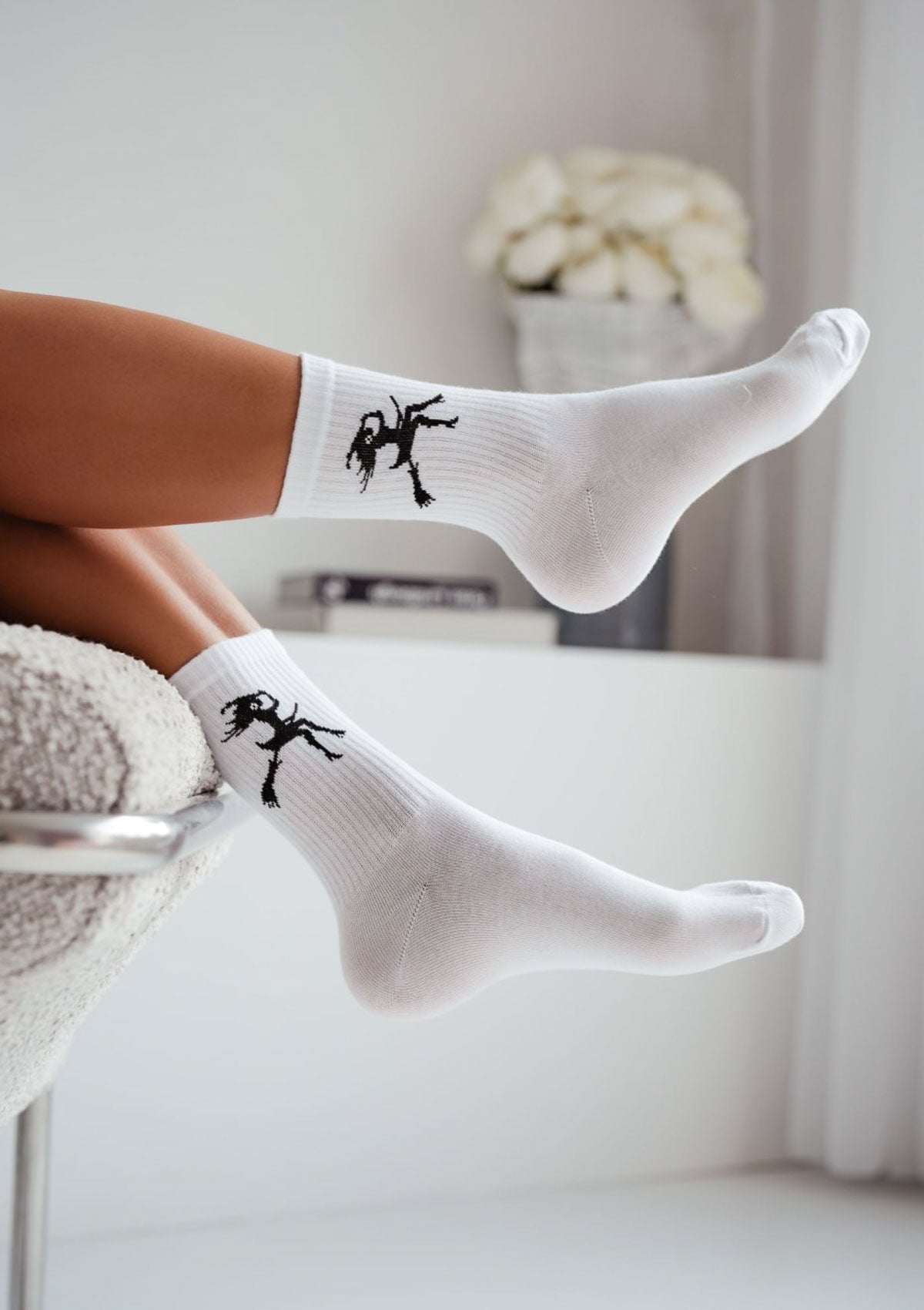 Skarpetki damskie z czarną Czarownicą Milena 39/41 BIAŁY