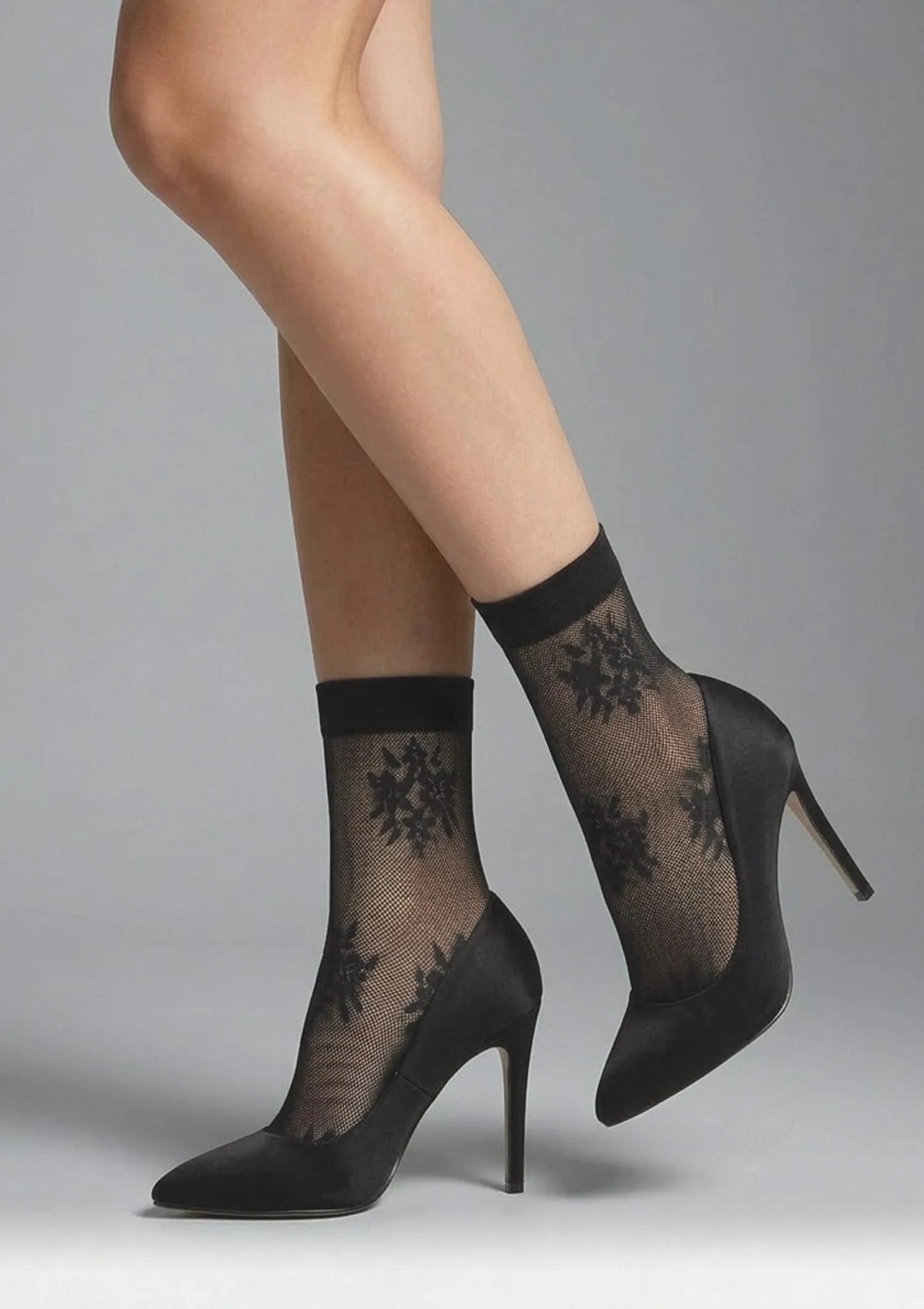 Skarpetki kabaretkowe w kwiatowy wzór F22 Marilyn czarne BLACK ONE SIZE