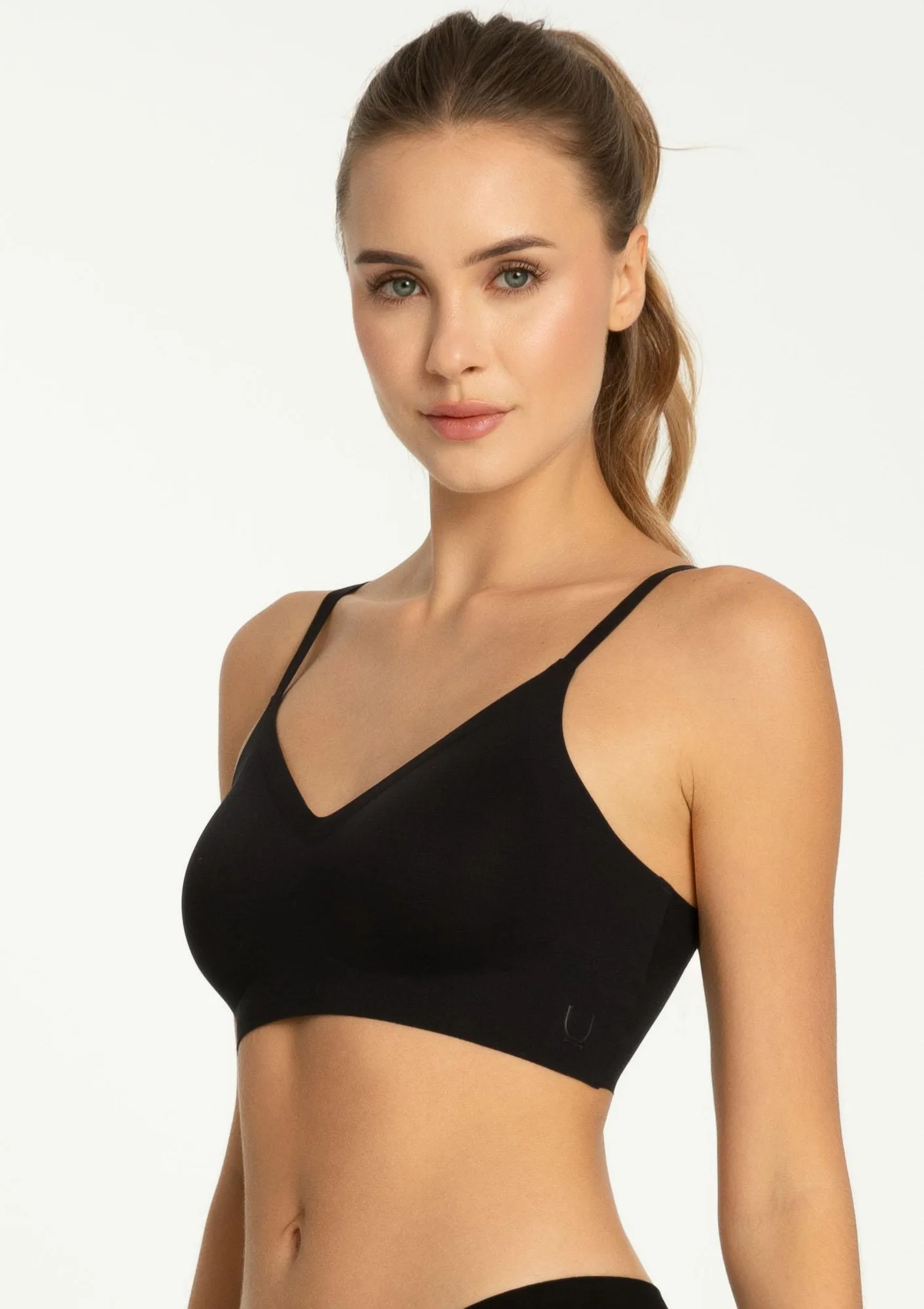Biustonosz typu top bezszwowy elastyczny Simple Bra Top Julimex czarny