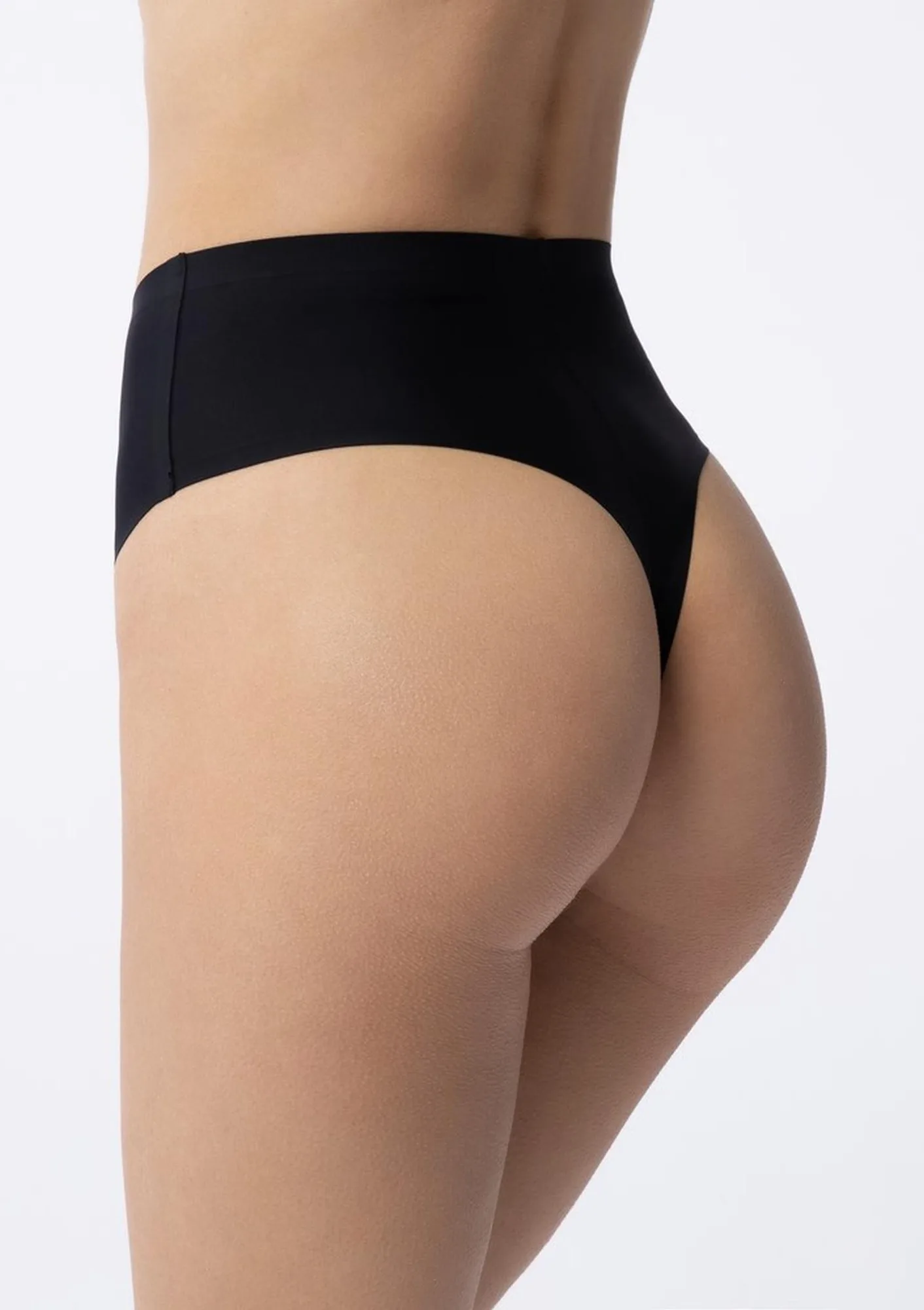 Stringi damskie czarne wysokie bezszwowe String Maxi