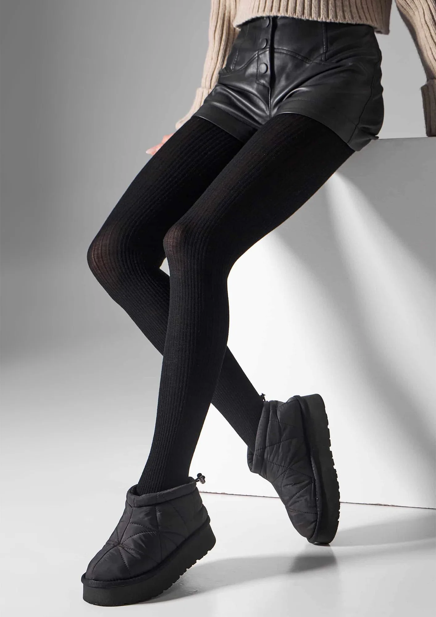 Rajstopy z wełny merino czarne naturalny prążek L2010 Wool Merino Legs 3-M